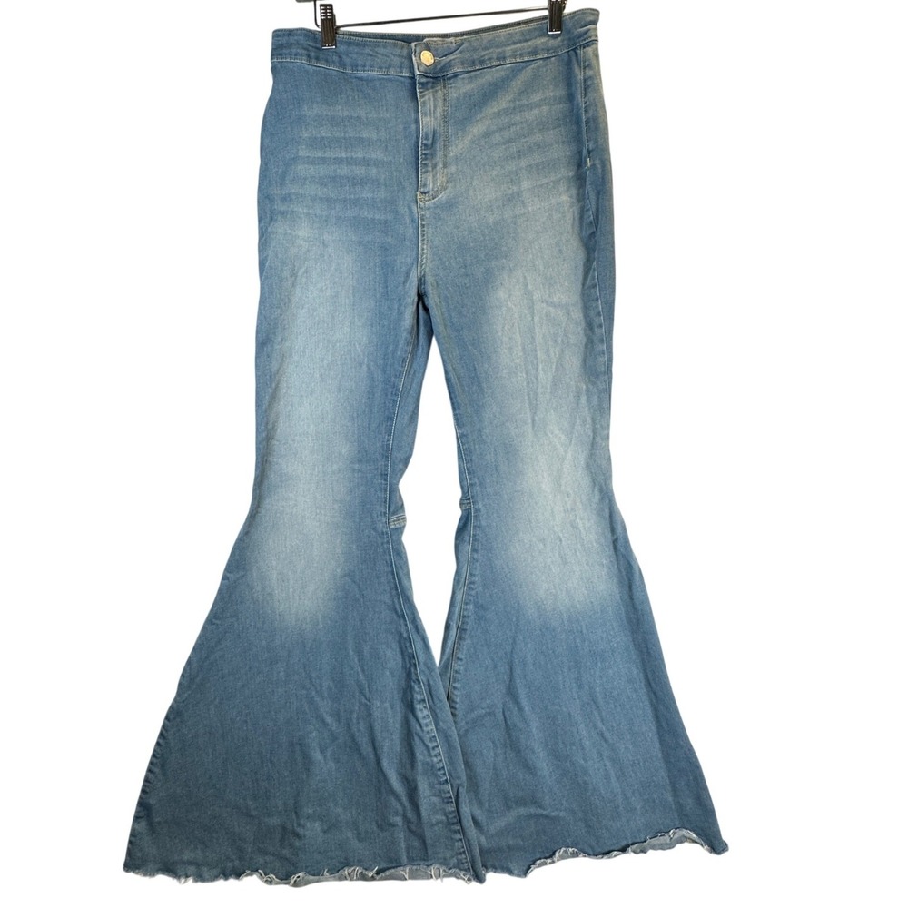 Free People Bell Bottom Flare Jeans Light Wash Blue Denim Size 31R OB618551